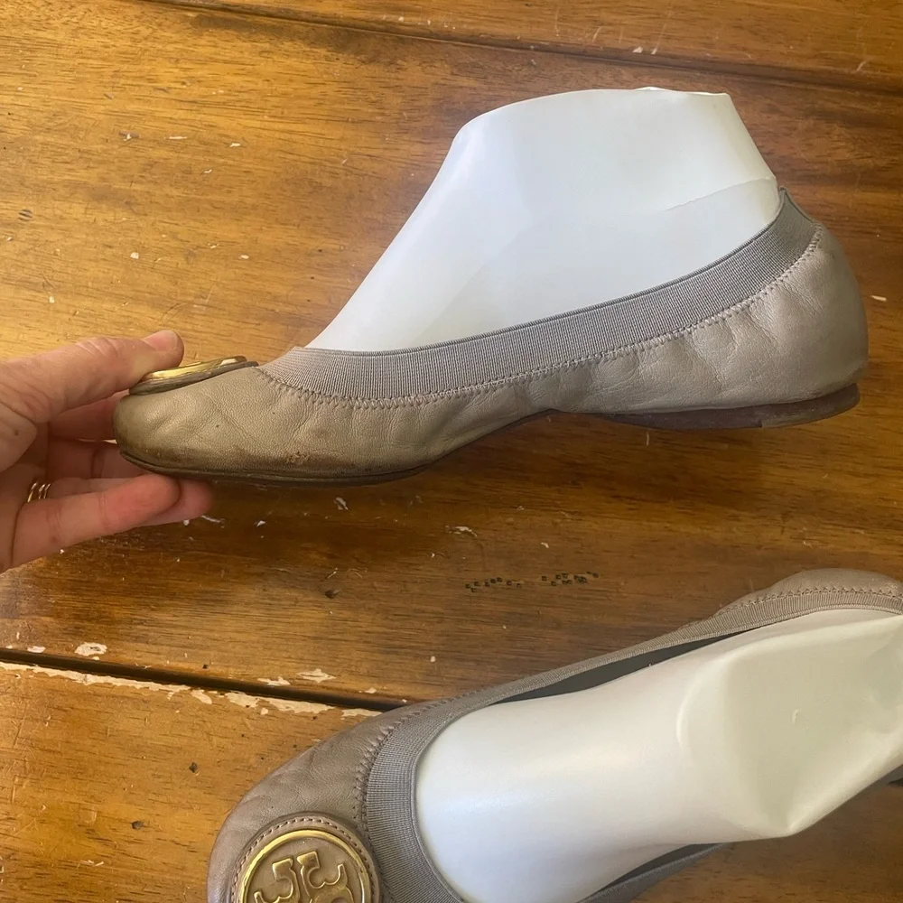Tory Burch Caroline Gray Leather Ballet Flats Elastic Ankle Shoes Size 8.5 - Picture 4 of 11